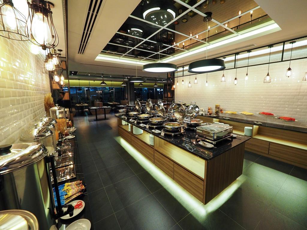 曼谷130号酒店及公寓 酒店 4*