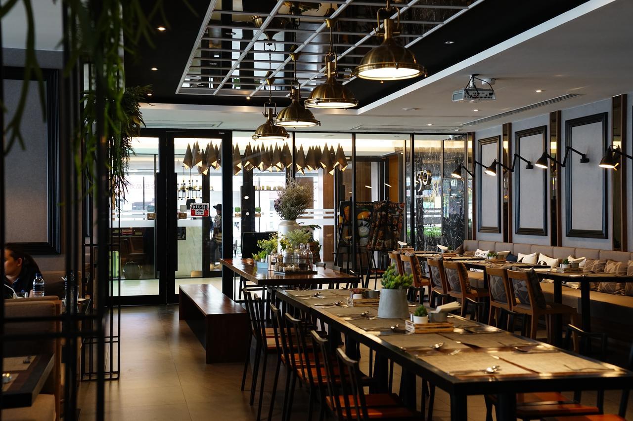 曼谷130号酒店及公寓 4*